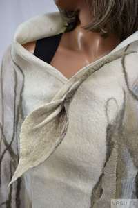 Accesories: Brooch calla beige with white 4219