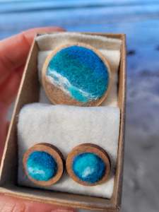 Accesories: Ocean Landscape in Miniature – Needle Felted Earrings & Brooch. Merino wool on Wooden Base