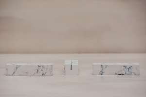 Marble effect block holder