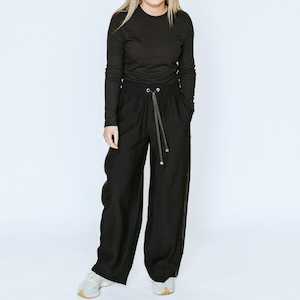 INDIANA WIDE LEG PANTS WITH SATIN BLACK.