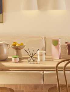 Homeware: Ceramic Candle Blackcurrant & Mint