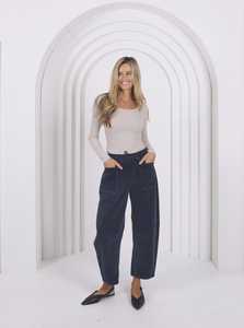Jeans: Leo Barrel Jeans Corduroy - Smoke Navy