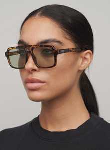 All: Tame Tort/Light Green
