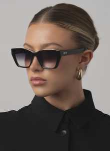 Belle Black/Smoke