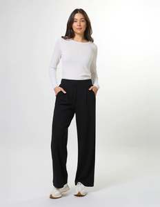 Ria Pant Modal