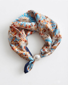 Pearl Fasten Neck Tie Silk Road