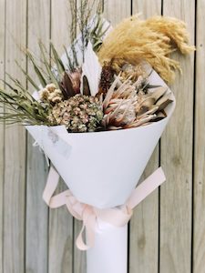 Products: Dried Flower Bouquet Medium - Gift Boxes Dried flowers Hire flowers Dried wedding Flowers