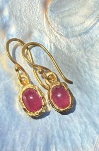 Products: silver and 22 carat gold earrings with Citrine