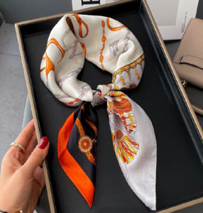 Womens Accessories: Fashion Head Scarves