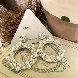 Deepa Gurnani: Deepa Gurnani Pearl Hoops