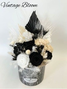Dried Flower Arrangments: Preserved Arrangement Black & White
