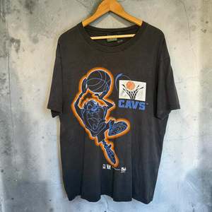 New Arrivals: Taz Cleveland Cavaliers T-Shirt (XL)