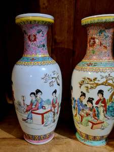 Vintagepickers Chinese Urns.