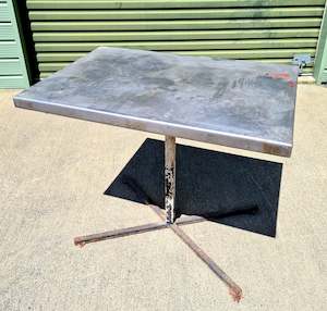 Funiture: Vintagepickers Workshop table