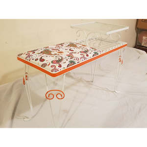 Funiture: Vintage Pickers Retro - 70s  Side table - Orange and White