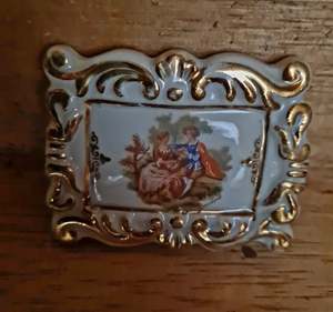 Vintagepickers Plaque. Limoge.