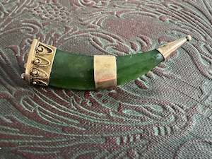 Brooches: Antique 9ct Rose Gold NZ Greenstone Hunting Horn