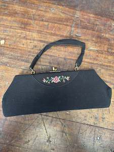 Bags Purse: Simplistic Vintage Beauty Super Sweet Embroidered Rose Hand Bag