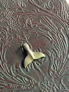 Yellow Gold: 9ct Yellow Gold & Diamond Whale Tail Pendant – Elegant & Timeless