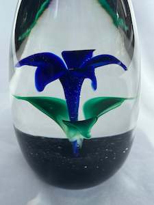 Strathearn Scotland Lily S78 Paperweight
