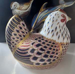 Porcelain: Royal Crown Derby Imari Hen Paperweight