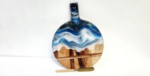 Create a Resin Art Cheeseboard - Vitality Art Studio