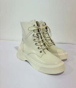 Ruby Boot -Ivory