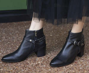 Winter Boots: Isabella 2way Classic Ankle Boot -Black