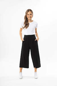 ESSENTIAL  CROP PANT- WIDE LEG CROP PANT -BLACK