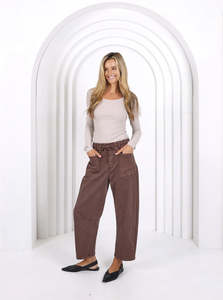 Monaco Jeans: LEO BARREL JEANS-CHOCOLATE
