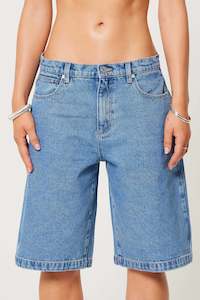 Abrand: 95 Mid Super Baggy Jort - Naomi