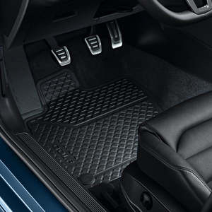 Accessories: Golf All-weather Mat and Bootliner Bundle