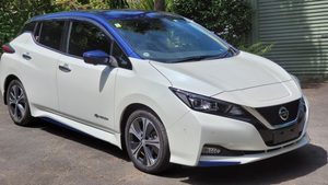 40 KWH LEAF G 2017 ,24K KM battery SOH 90%