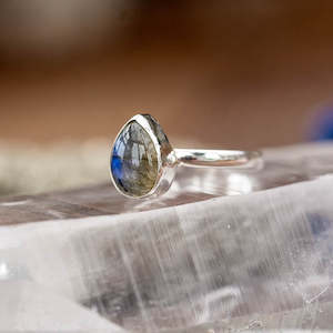Labradorite: Labradorite Tear Ring