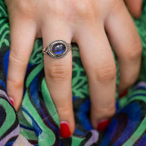 Labradorite: Labradorite Oval Ring