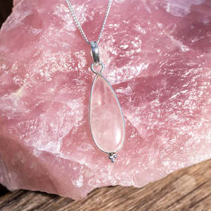 Rose Quartz: Elegant Rose Quartz Necklace