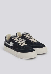 Pearl S Strike -  Suede Black/White
