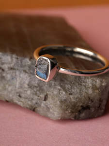 Jewellery Crystal Rings: Labradorite Rough Sterling Silver Ring