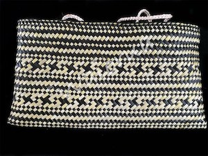 Kete Whakairo – Waiorua Maori Weaving