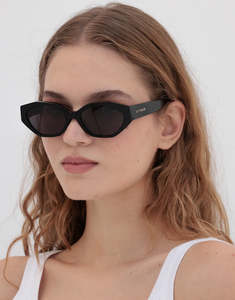 Lu Goldie: Eliana Sunglasses - Black
