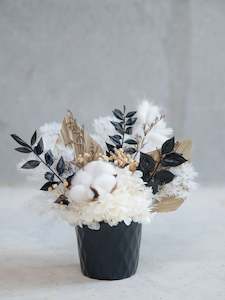 Vase Arrangements: Mini Midnight Elegance