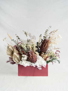 Vase Arrangements: CHRISTMAS: Crimson Pine Vase