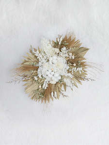 Wreaths: Soft Snow Wall Arrangement