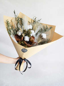Bouquets: Rustic Petal Bouquet