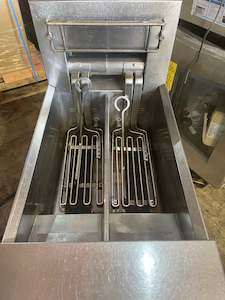 Commercial Deep Fryers: APS872 FRYMASTER electric split 2 baskets deep fryer with warranty