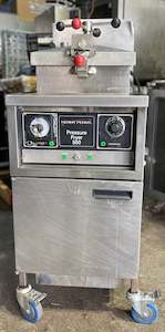 Commercial Deep Fryers: HENNY PENNY 500 Commercial Pressure Fryer With Filtration System And Warranty.