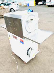 Commercial Kitchen Equipment: Sottoriva AC/1 Screw Rounder With Warranty