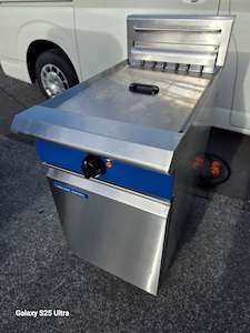 Commercial Deep Fryers: Fryer Blue Seal E43 450mm Electric 27L Singl pan APS1421