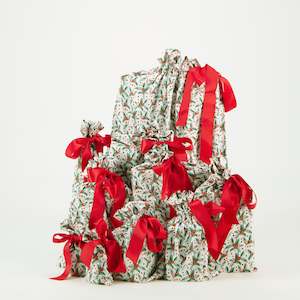 Popular: Holly on White (Reusable Gift Bag Set)