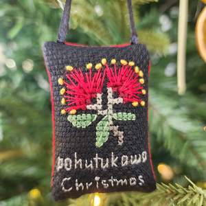 Reusable Gifting Supplies: Pohutukawa on Black Ornament